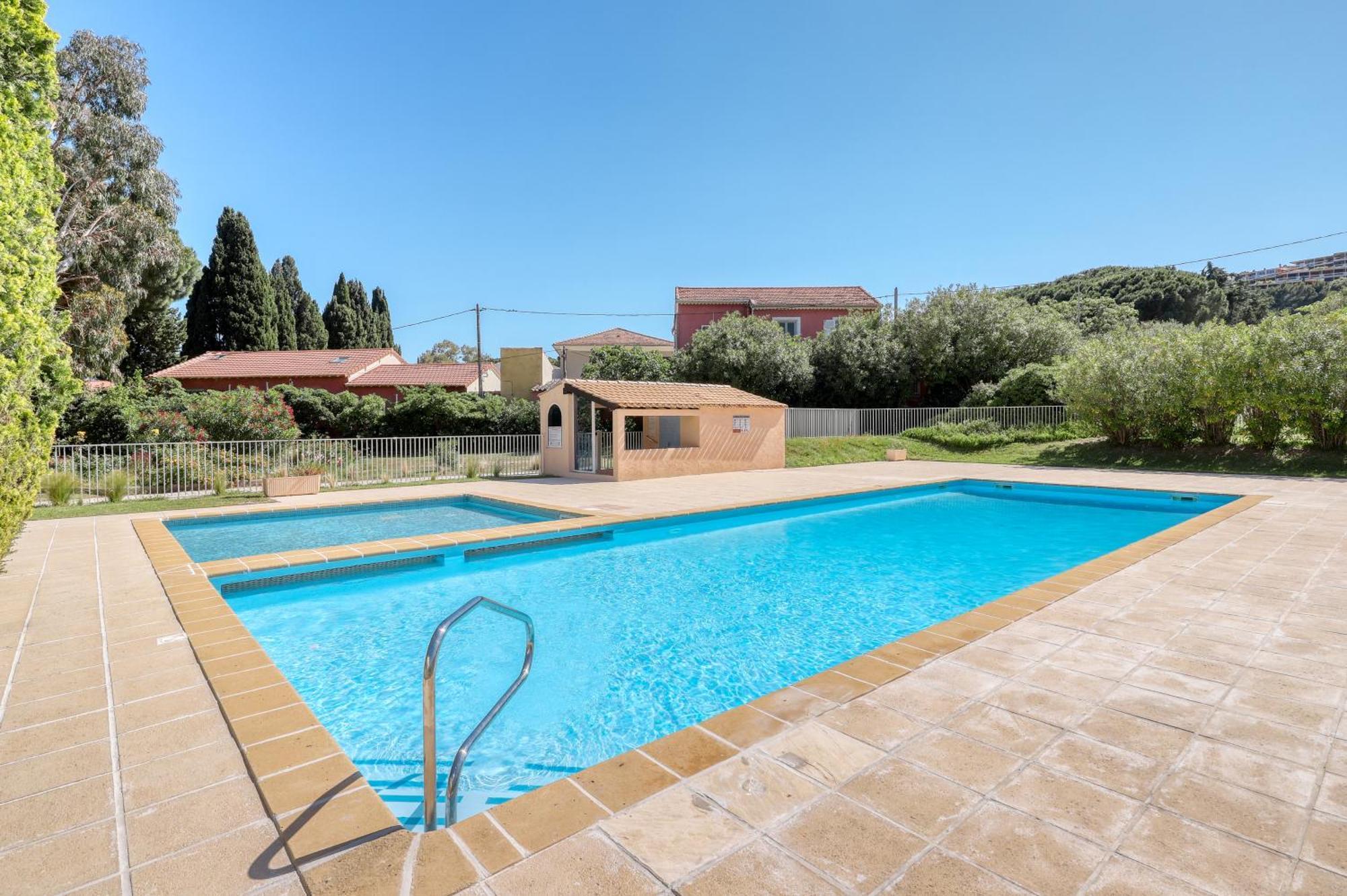 Magnificent Newly Renovated Close To Beach & Swimming Pool Le Lavandou Kültér fotó